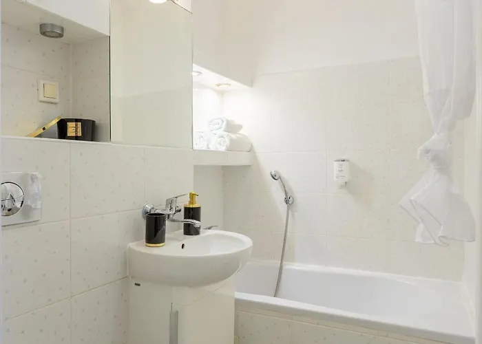 Golden In - Browary Warszawskie - Zelazna Apartman Varsó